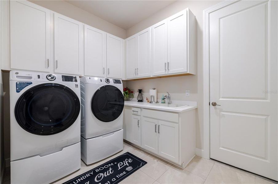 Furnished interior view inside a new home in , Fort Myers (Image 14).