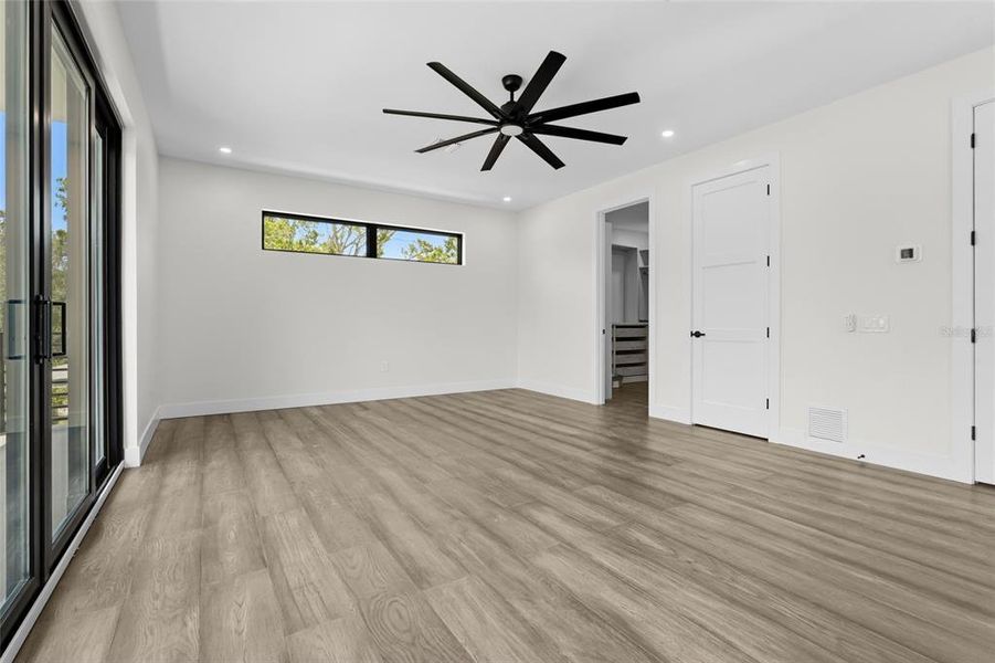 Spacious, unfurnished interior of a new home in , Sarasota (Image 54).