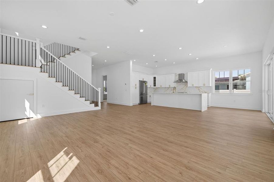 Spacious, unfurnished interior of a new home in , St. Petersburg (Image 21).