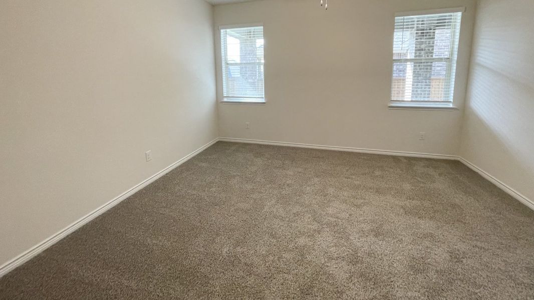 Spacious, unfurnished interior of a new home in Bel Air Village, Sherman (Image 7).