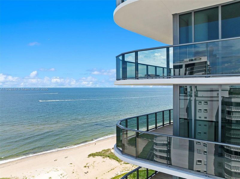 Exterior details and patio area of a home in , Pompano Beach (Image 24).