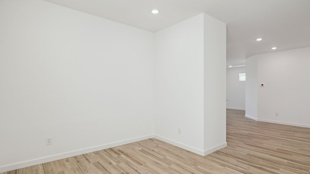 Spacious, unfurnished interior of a new home in Aloravita, Peoria (Image 19).