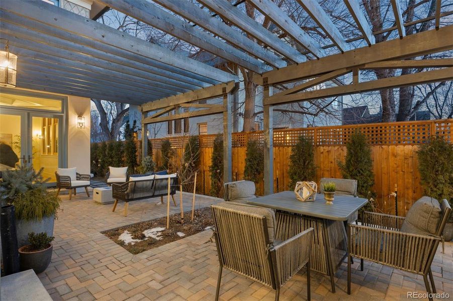 Community amenities in , Denver (Image 17).