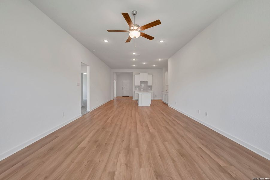 Spacious, unfurnished interior of a new home in Cinco Lakes, San Antonio (Image 25). Spacious, unfurnished interior of a new home in Cinco Lakes, San Antonio (Image 25).