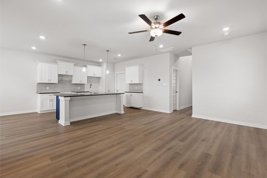 Spacious, unfurnished interior of a new home in Glendale Lakes, Rosharon (Image 15). Spacious, unfurnished interior of a new home in Glendale Lakes, Rosharon (Image 15).