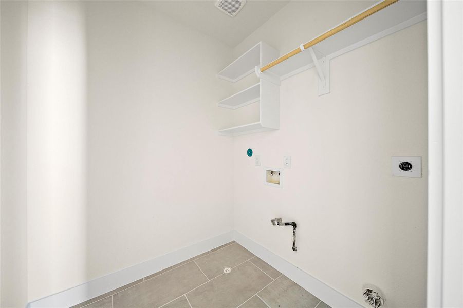 Spacious, unfurnished interior of a new home in , Houston (Image 27).