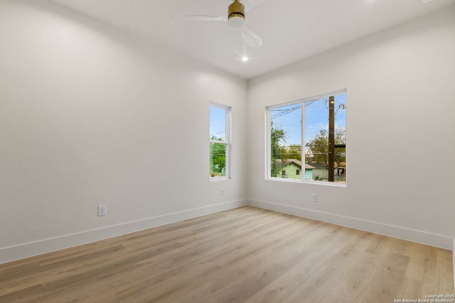 Spacious, unfurnished interior of a new home in , San Antonio (Image 25).
