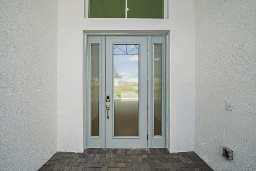 Exterior details and patio area of a home in L'Ambiance at Avenir, Palm Beach Gardens (Image 27).
