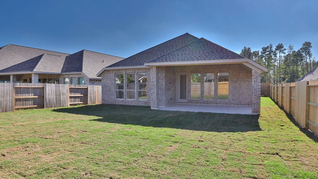 Exterior details and patio area of a home in Evergreen 50', Conroe (Image 3).