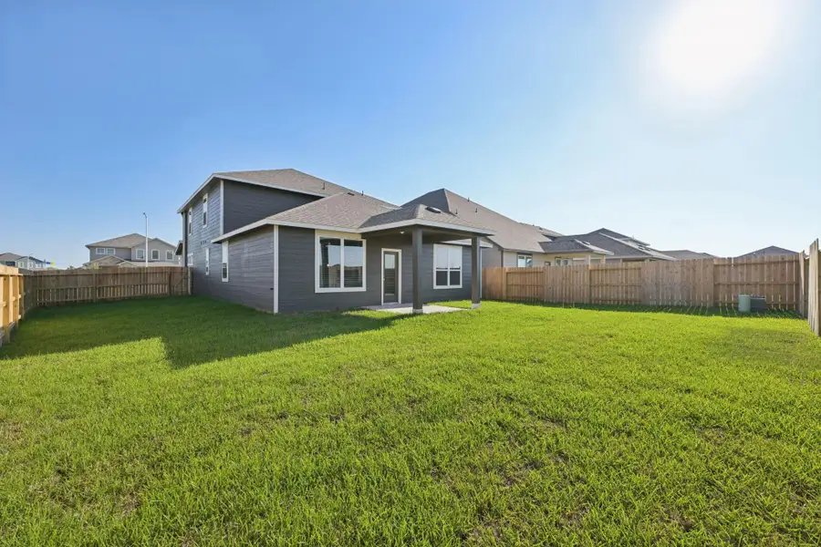 Exterior details and patio area of a home in Glendale Lakes, Rosharon (Image 2). Exterior details and patio area of a home in Glendale Lakes, Rosharon (Image 2).