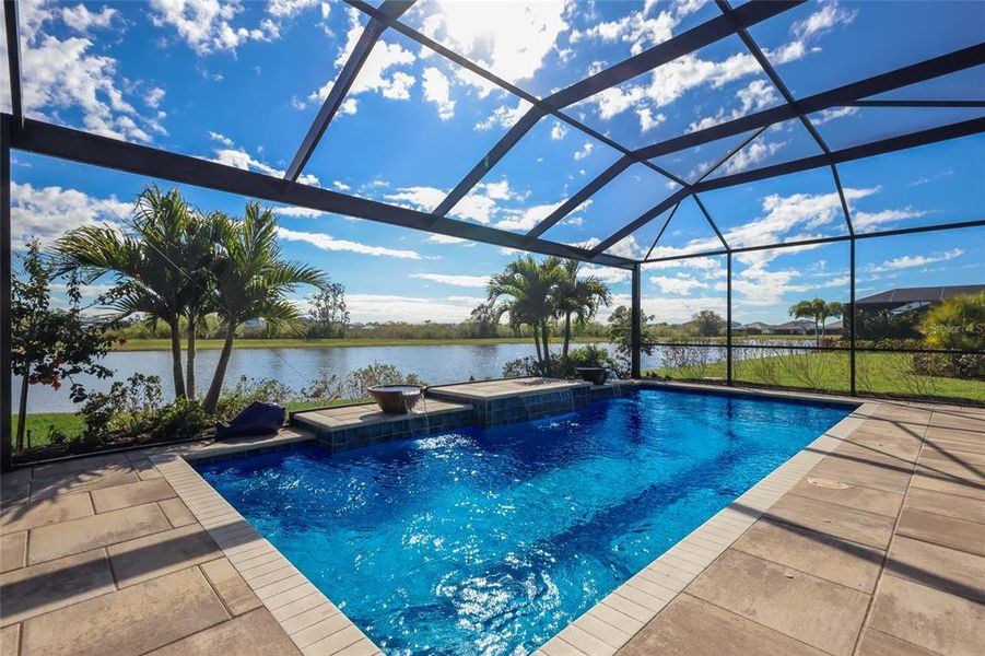 Exterior details and patio area of a home in , Bradenton (Image 4).