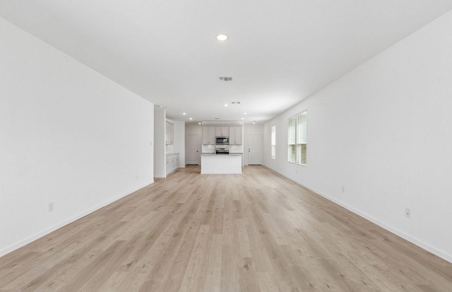 Spacious, unfurnished interior of a new home in Stokesbury, Waller (Image 19).