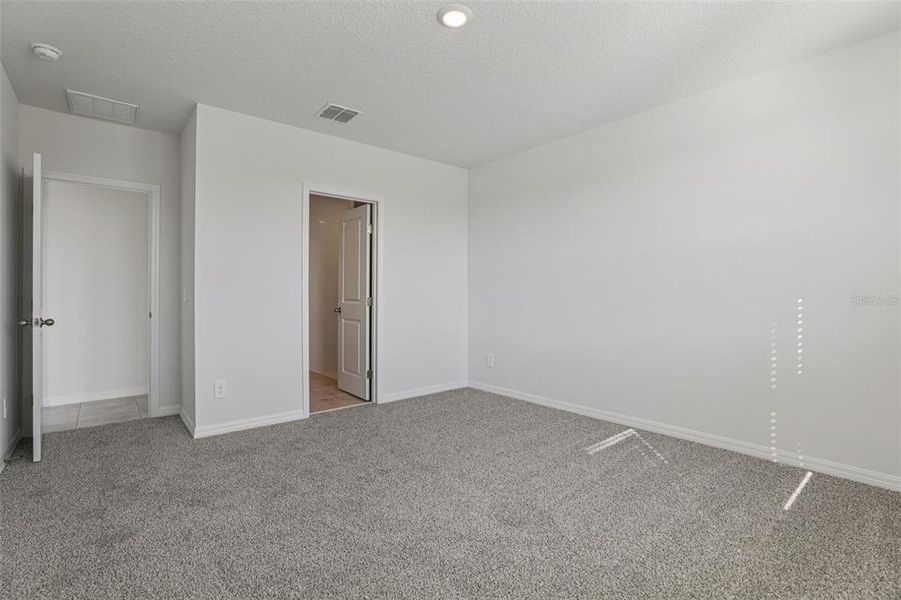 Spacious, unfurnished interior of a new home in Crosswinds - Signature Series, Haines City (Image 34).