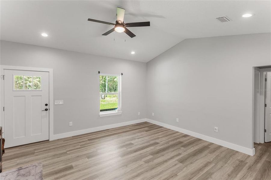 Spacious, unfurnished interior of a new home in , Florahome (Image 22).