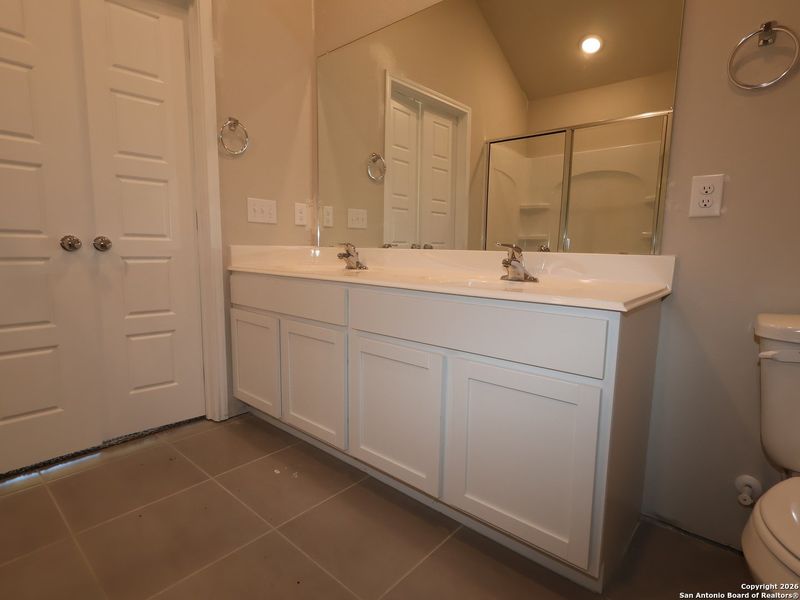 Furnished interior view inside a new home in Hunters Ranch, San Antonio (Image 10).