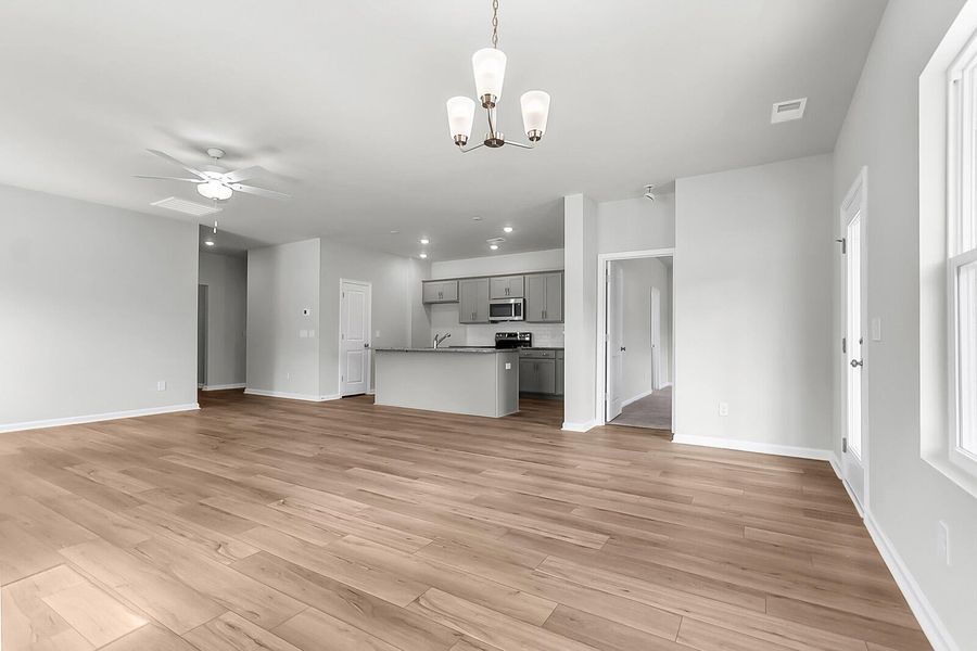 Spacious, unfurnished interior of a new home in Fairway Woods at Wyboo, Manning (Image 21).