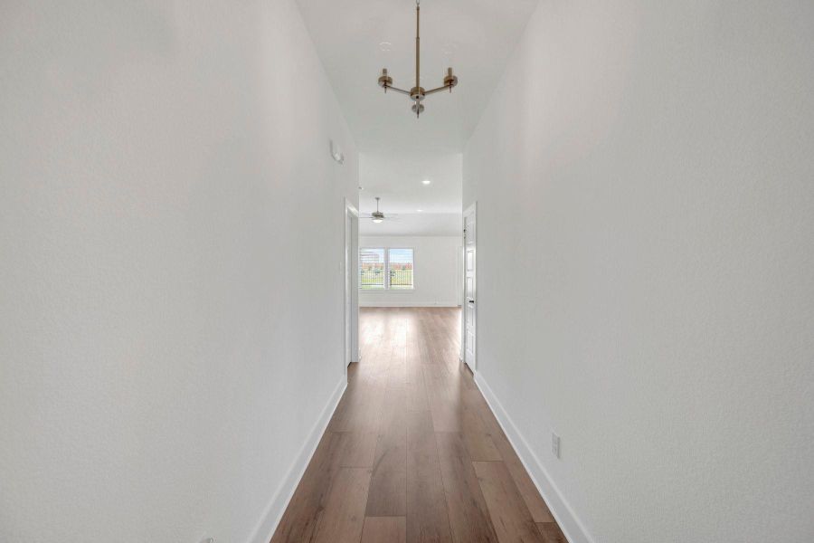 Spacious, unfurnished interior of a new home in Lago Mar, Santa Fe (Image 22). Spacious, unfurnished interior of a new home in Lago Mar, Santa Fe (Image 22).