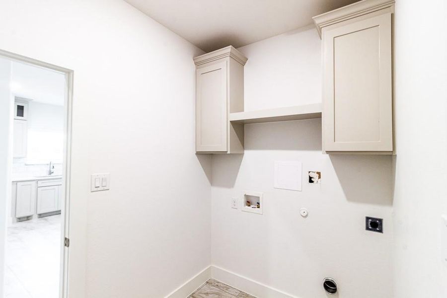 Spacious, unfurnished interior of a new home in , Godley (Image 9).