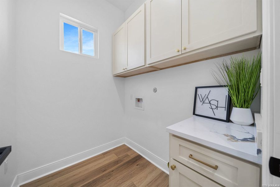 Furnished interior view inside a new home in , Atascosa (Image 16).