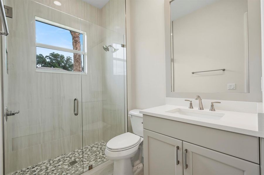 4232 Montagu Ave_Amaryllis_Lot 15_7