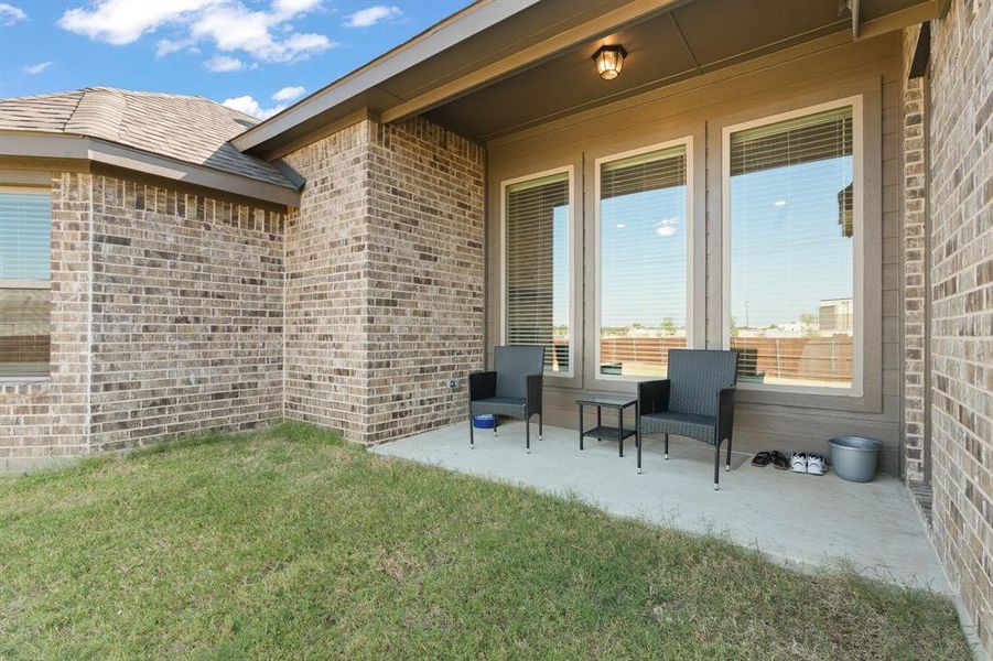 Exterior details and patio area of a home in , Waxahachie (Image 3).