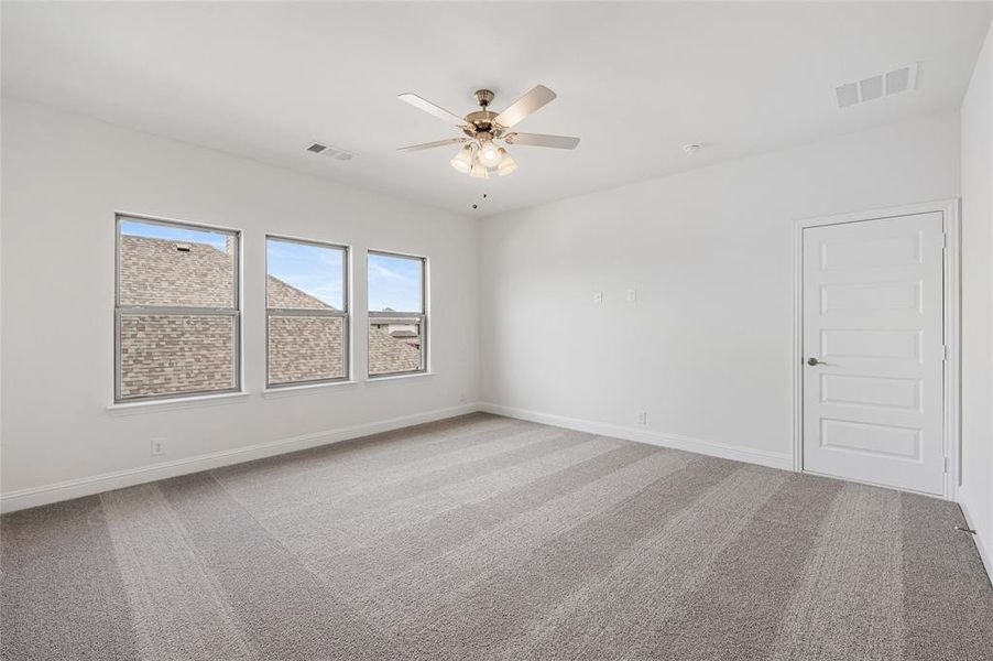 Spacious, unfurnished interior of a new home in Stone River Glen, Royse City (Image 18). Spacious, unfurnished interior of a new home in Stone River Glen, Royse City (Image 18).