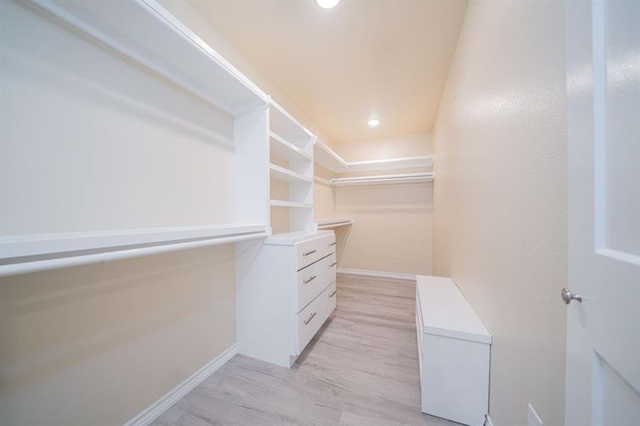 Spacious, unfurnished interior of a new home in , Mount Vernon (Image 17).