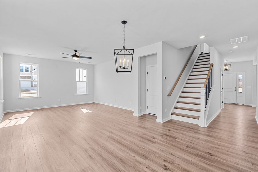 Spacious, unfurnished interior of a new home in Fieldstone, Lexington (Image 29).