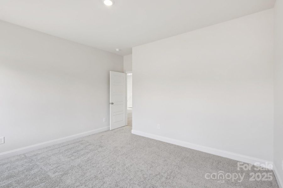 Spacious, unfurnished interior of a new home in Edgewood Preserve, Huntersville (Image 18). Spacious, unfurnished interior of a new home in Edgewood Preserve, Huntersville (Image 18).