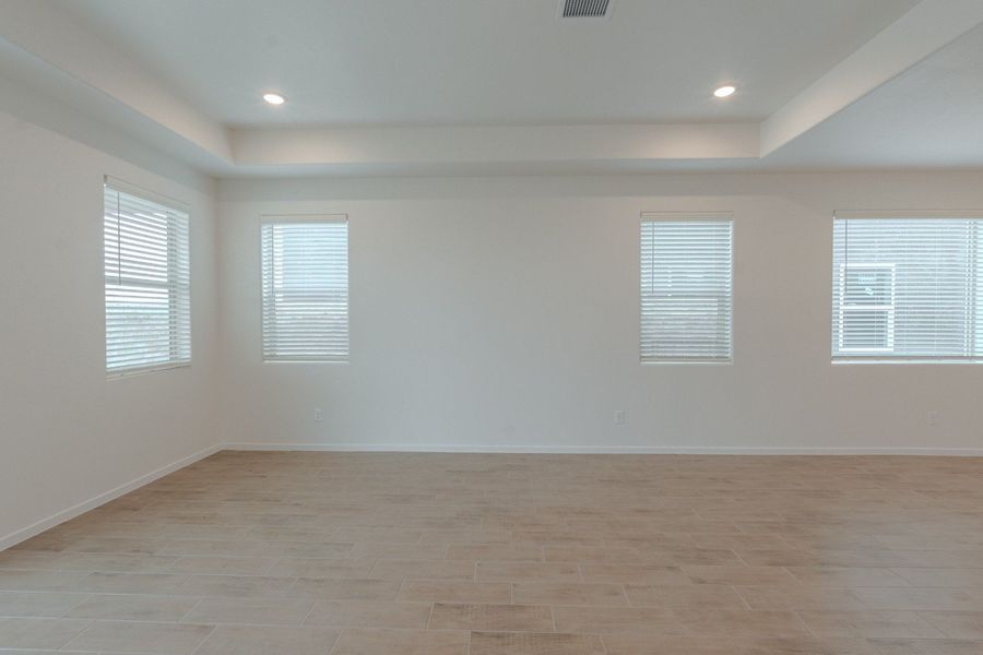Spacious, unfurnished interior of a new home in Paseo Del Este, El Paso (Image 19).