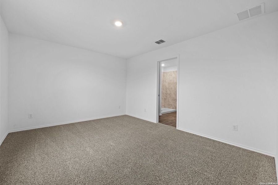 Spacious, unfurnished interior of a new home in Avenida, Converse (Image 12).