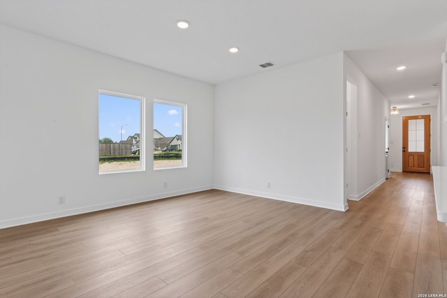 Spacious, unfurnished interior of a new home in Saddlebrook Ranch, Schertz (Image 14).