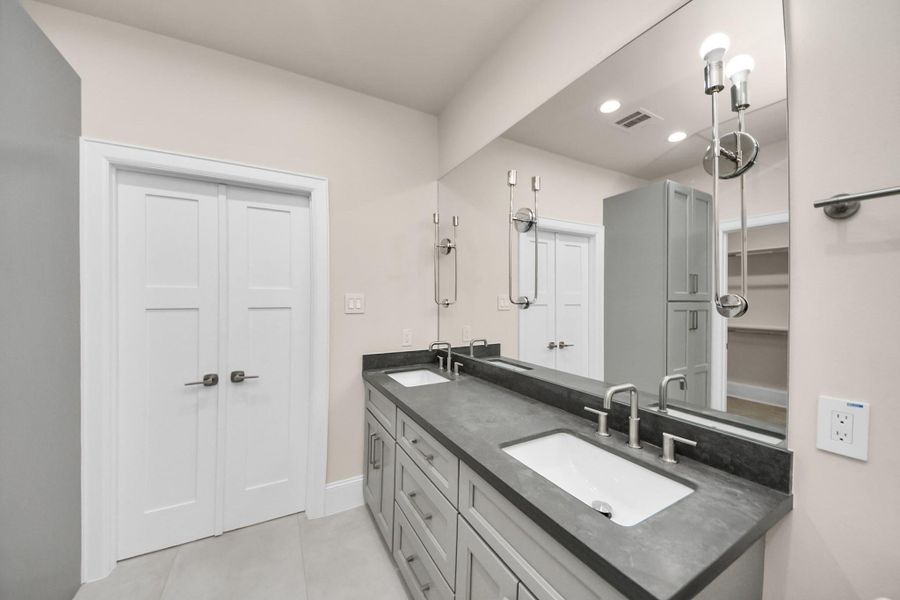 Furnished interior view inside a new home in , Houston (Image 16).