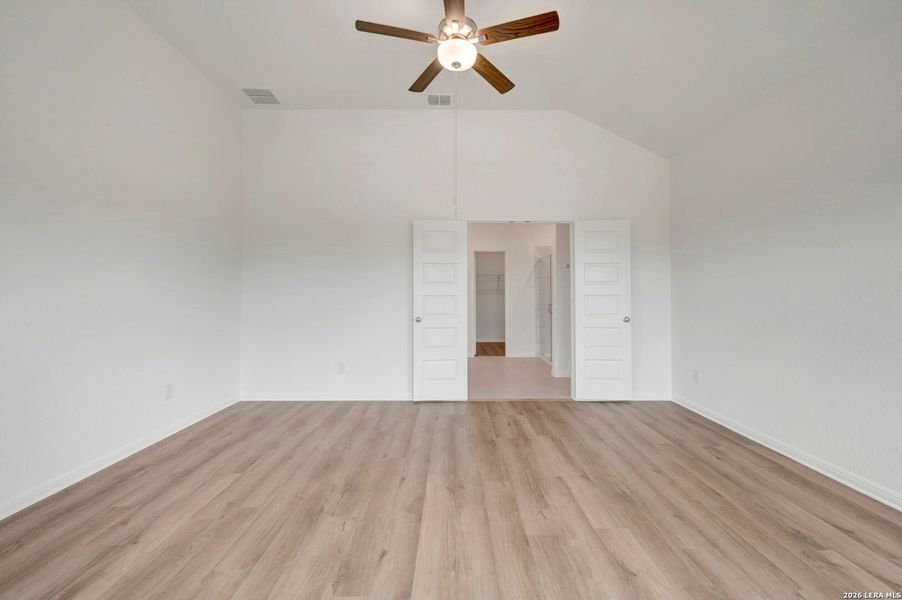 Spacious, unfurnished interior of a new home in Mesquite Ridge, San Antonio (Image 43).