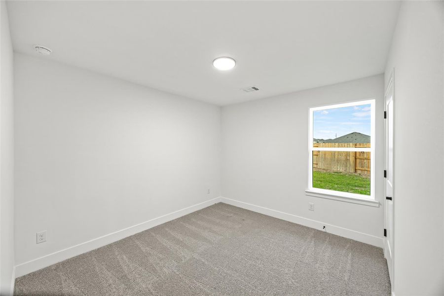 Spacious, unfurnished interior of a new home in River Ranch Trails, Dayton (Image 22).