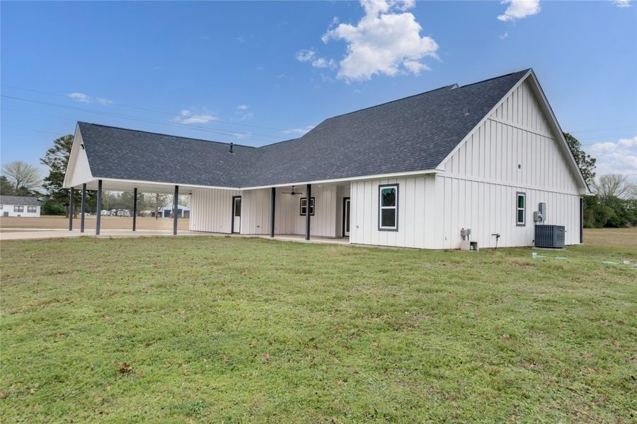Exterior details and patio area of a home in , Grapeland (Image 28).