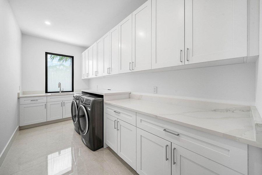 047-451Northwest7thAvenue