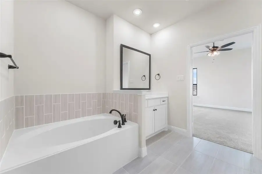 Furnished interior view inside a new home in , Waxahachie (Image 11).