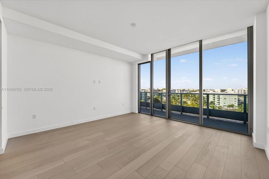 Spacious, unfurnished interior of a new home in , Bay Harbor Islands (Image 27).