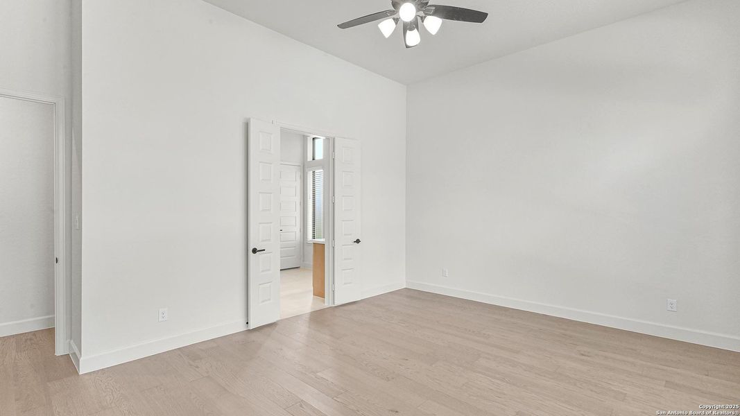 Spacious, unfurnished interior of a new home in George's Ranch Acre, Boerne (Image 26).