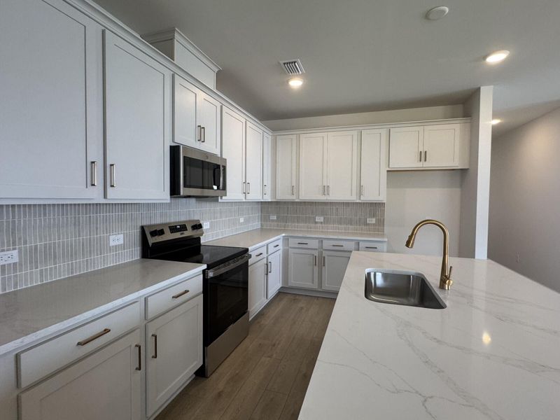 Furnished interior view inside a new home in , Ravenel (Image 6).