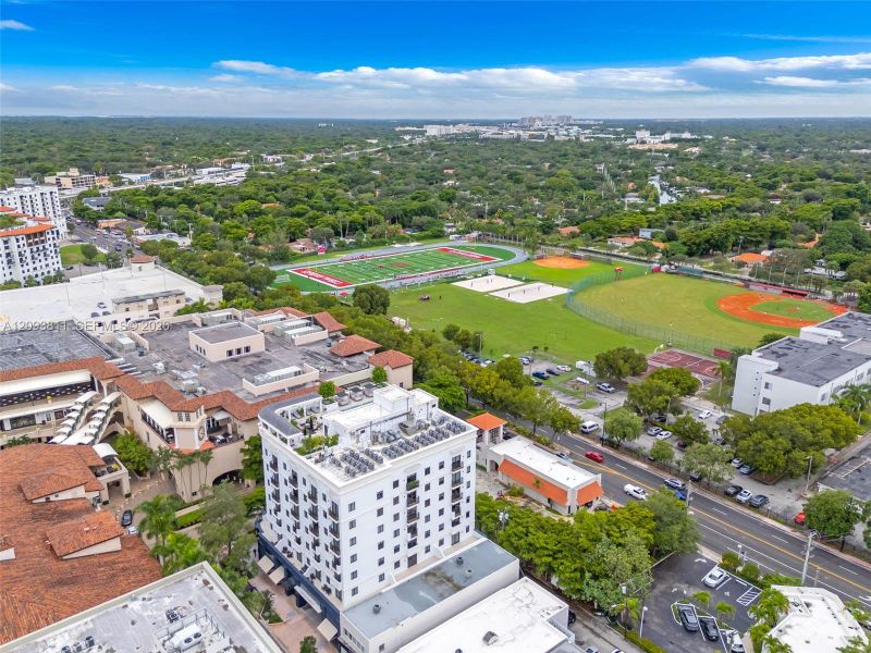Condo located in Coral Gables, FL showcasing its design and architecture (Image 27).