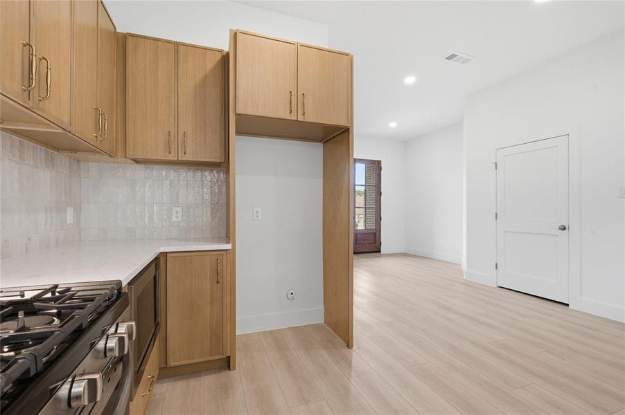 Furnished interior view inside a new home in , Dallas (Image 6).
