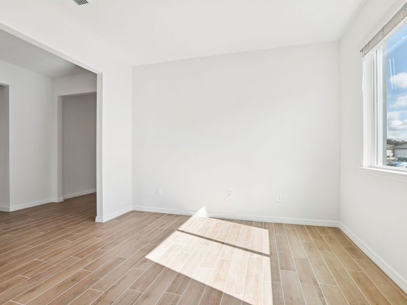 Spacious, unfurnished interior of a new home in Two Rivers - Signature Series, Zephyrhills (Image 17).