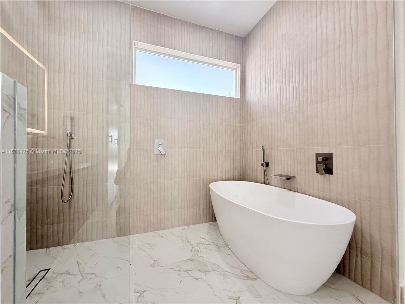 Furnished interior view inside a new home in , Cape Coral (Image 9).