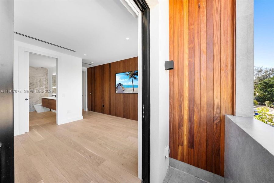 Exterior details and patio area of a home in , Miami (Image 73).