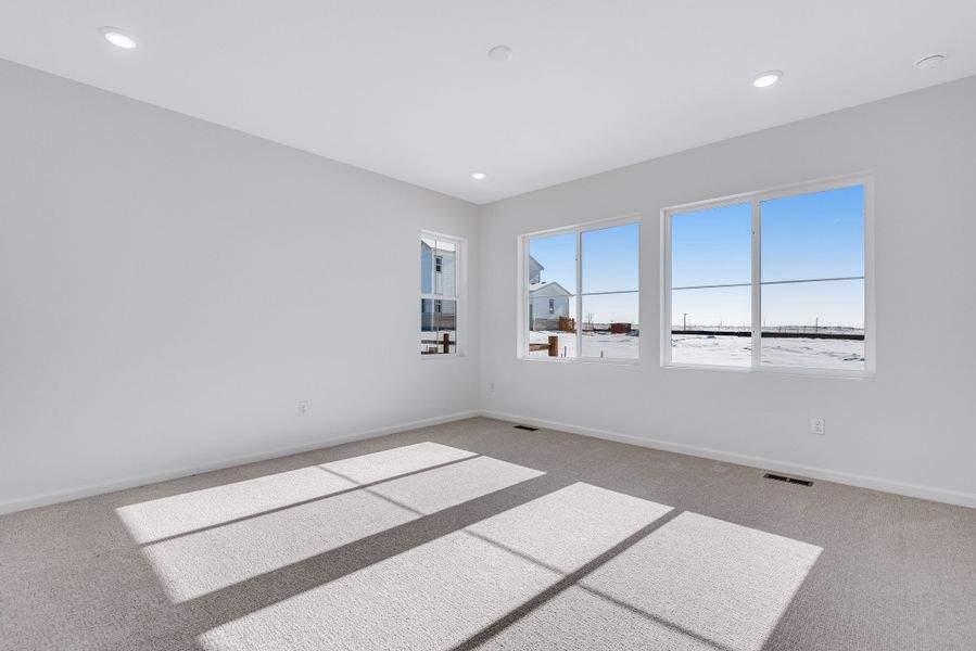 Spacious, unfurnished interior of a new home in The Aurora Highlands, Aurora (Image 17).