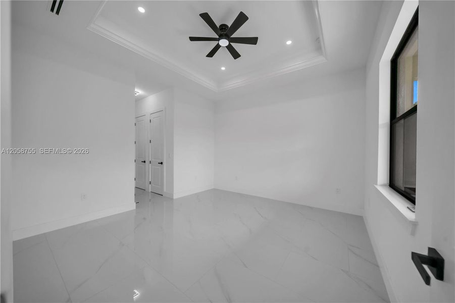 Spacious, unfurnished interior of a new home in , Lehigh Acres (Image 27).