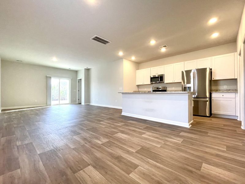 Spacious, unfurnished interior of a new home in Lindera Preserve at Cane Bay Plantation, Summerville (Image 14). Spacious, unfurnished interior of a new home in Lindera Preserve at Cane Bay Plantation, Summerville (Image 14).