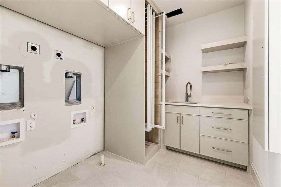 Furnished interior view inside a new home in , Dallas (Image 8).